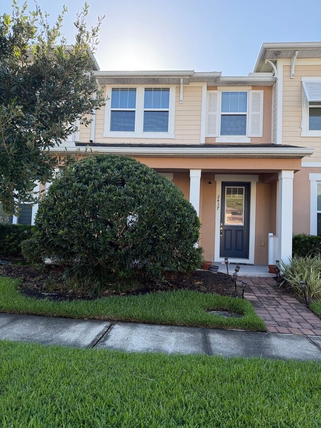Building Photo - Beautiful 3-Bedroom Townhome with Private Balcony in Guard-Gated Tapestry