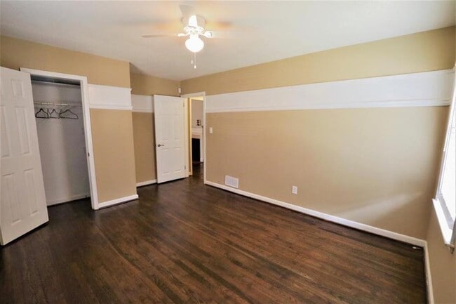 Building Photo - 6075 Harleston Rd NE