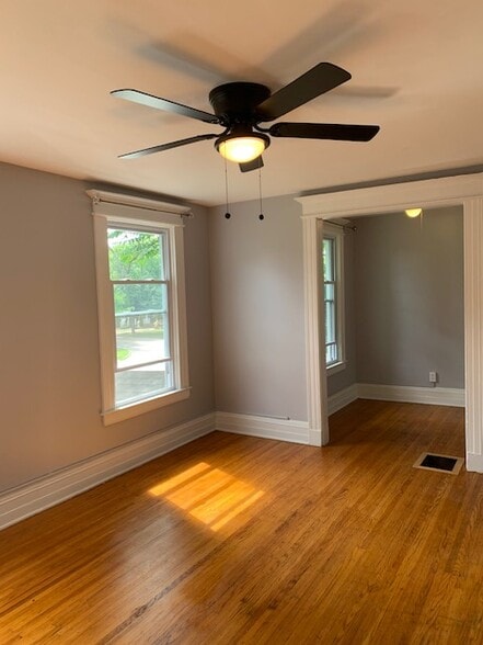 Front Bedroom/extra room - 46 Vick Park