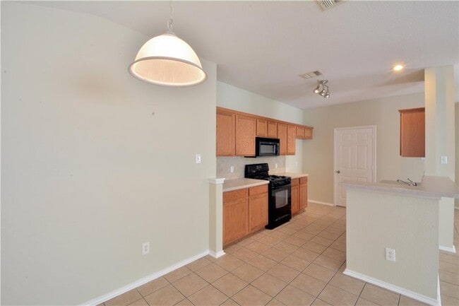 Building Photo - 1520 Darjeeling Dr