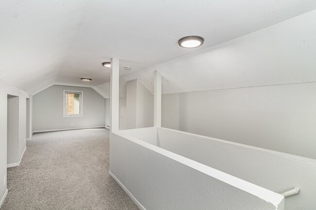 Building Photo - Beautiful 4 Bed 2 Bath Home With Fence and...