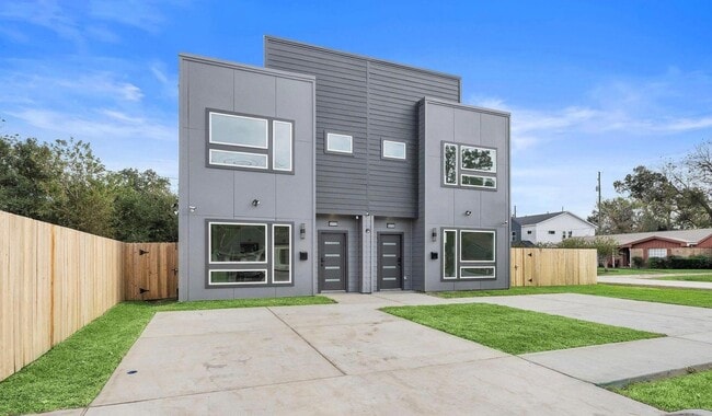 Building Photo - Modern Townhome Living Near the Medical Ce...