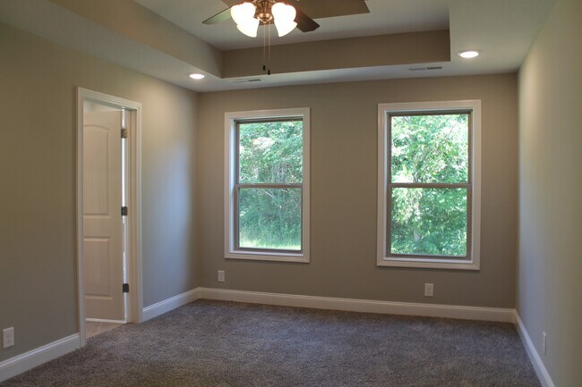 Building Photo - 257 Azalea Dr