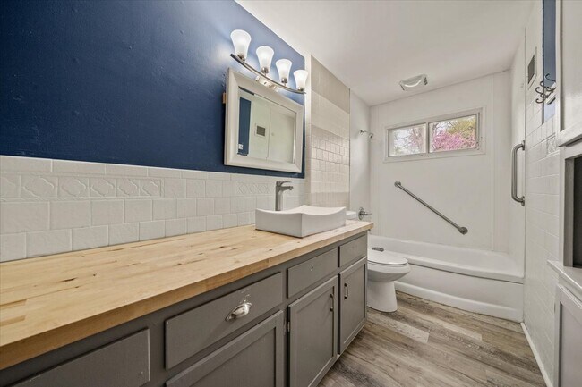 Building Photo - 4603 S Willis Ave