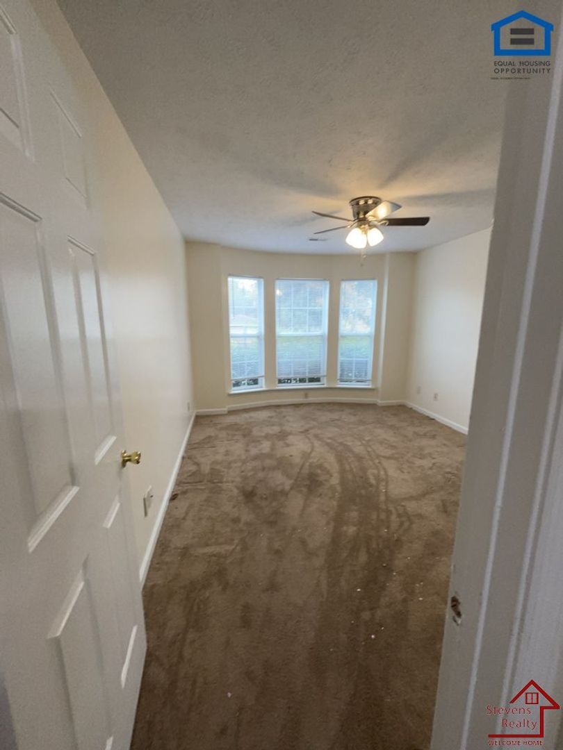 Building Photo - 306 Oriole Dr