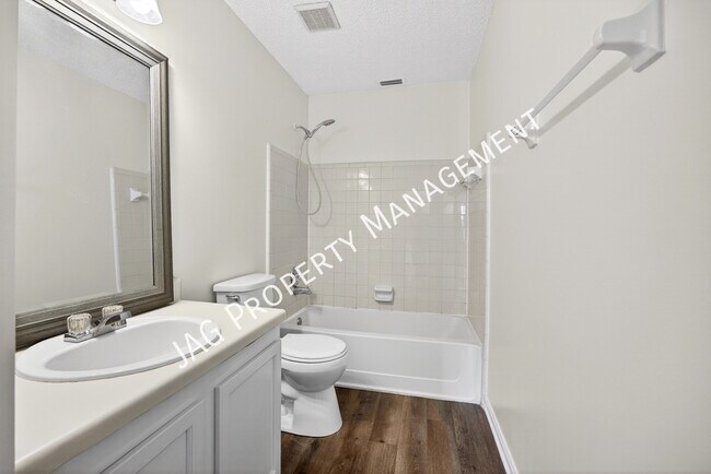 Building Photo - 1234 Montecello Dr