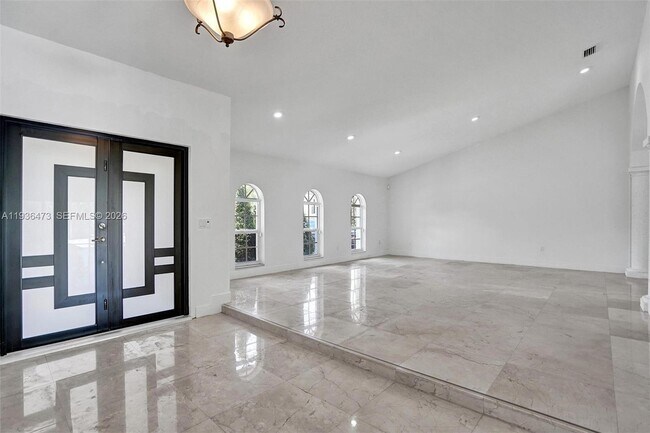 Building Photo - 13015 Biscayne Island Terrace