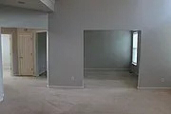 Building Photo - Beautiful 5 Bedroom Plainfield Home for Rent