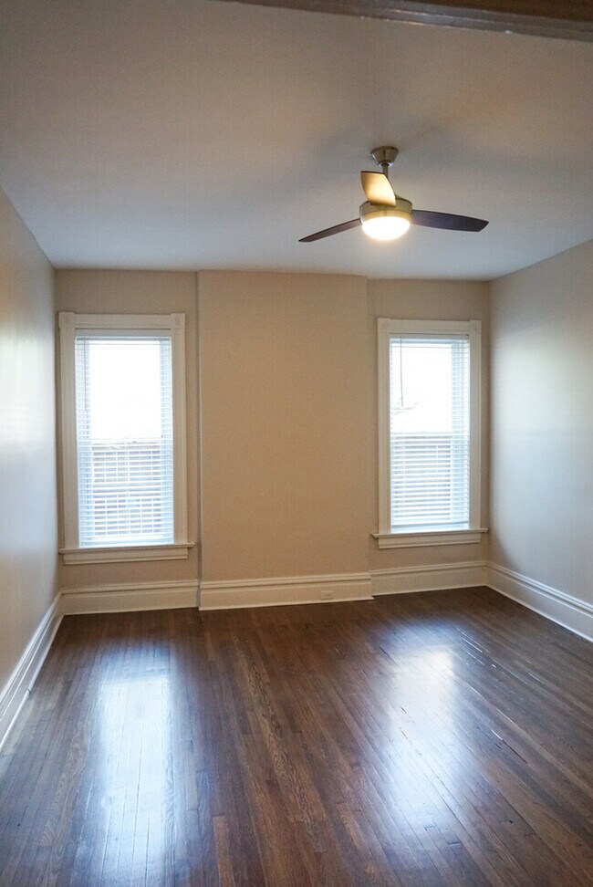 Building Photo - Recently Updated 3Bedroom 2Bath Condo