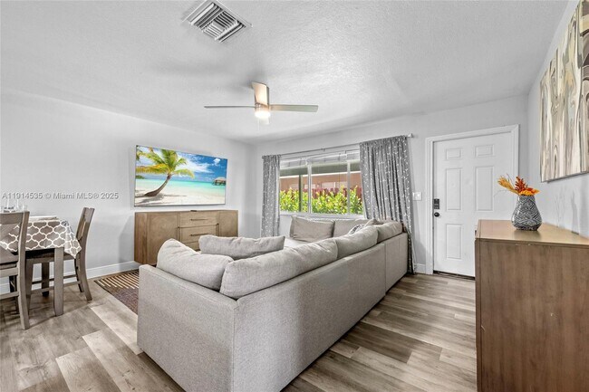 Building Photo - 1208 NE 5th Ave