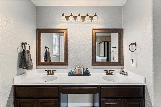 Building Photo - 115 Cobblestone Ct