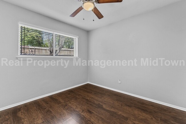 Building Photo - 2827 Blackwood Dr