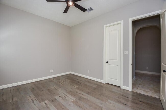 Building Photo - 6615 Rising Hills Ln