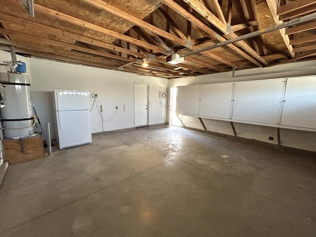 Building Photo - 13635 Elm St