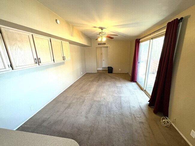 Building Photo - 3 Bedrooms 2 Bath Eastside Rental