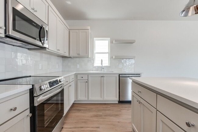 Building Photo - Urban living in Edmond