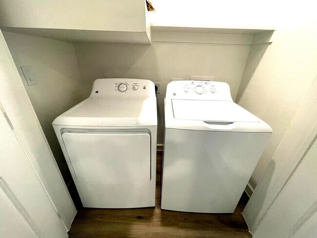 Building Photo - 701 Saginaw Sq Blvd