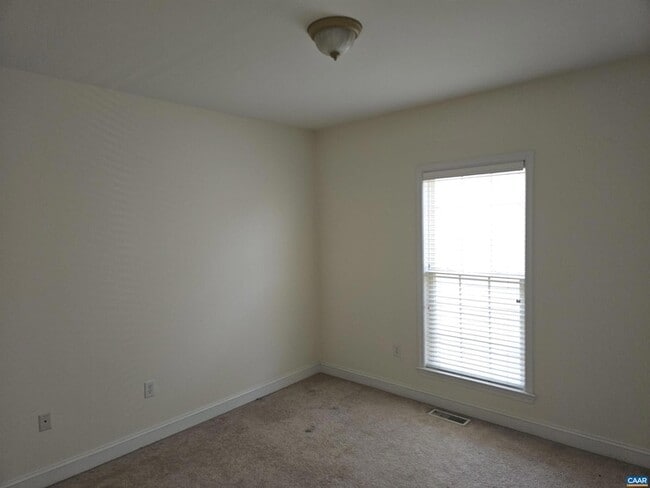 Building Photo - 134 Deerwood Dr