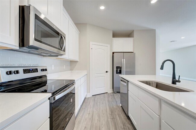 Building Photo - 1734 Party Pl