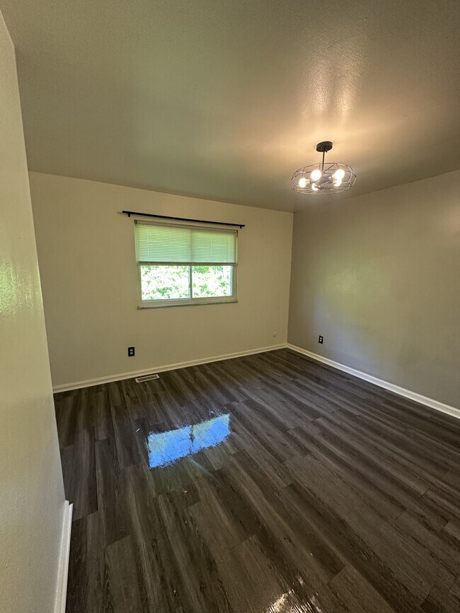 Building Photo - 3000 Benchwood Rd