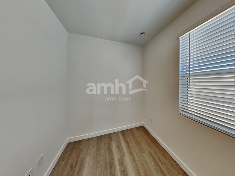 Building Photo - 9678 N Rancho Lozano