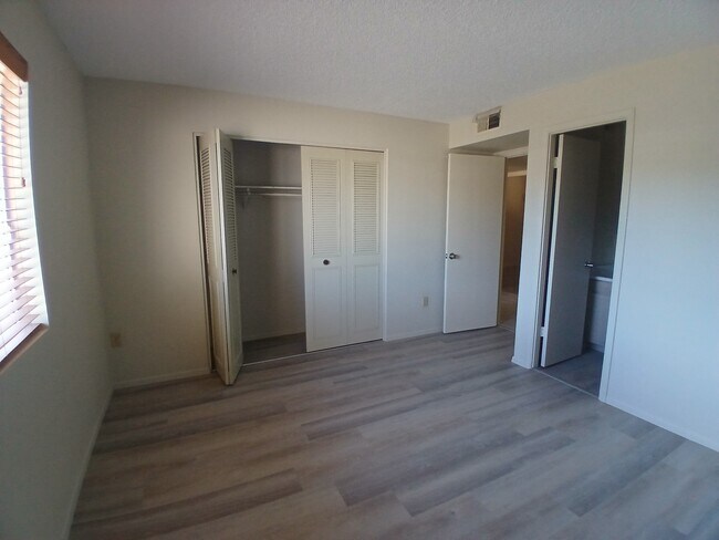 Building Photo - 3515 E Cortez St