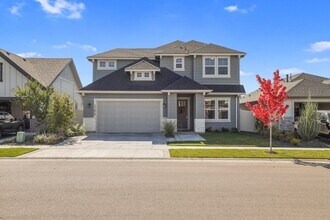 Building Photo - Beautiful 4 bed 2.5 bath home