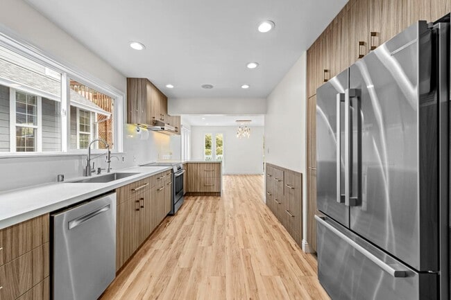 Building Photo - 714 Rockaway Beach Ave