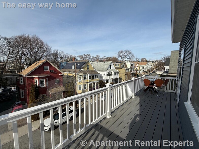 Building Photo - 74 Newbury St