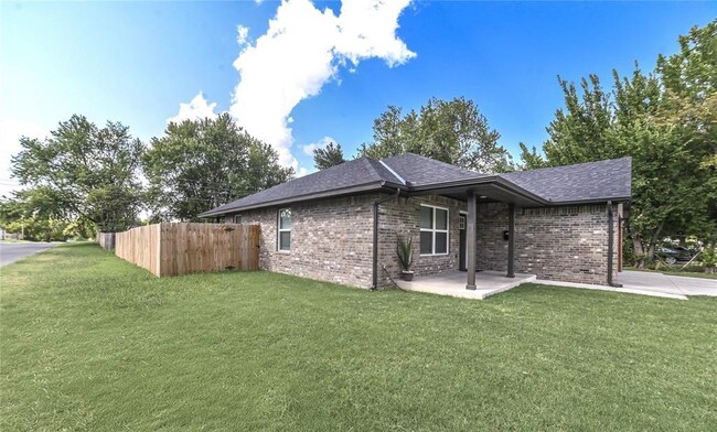 Building Photo - 1717 Breckenridge Dr
