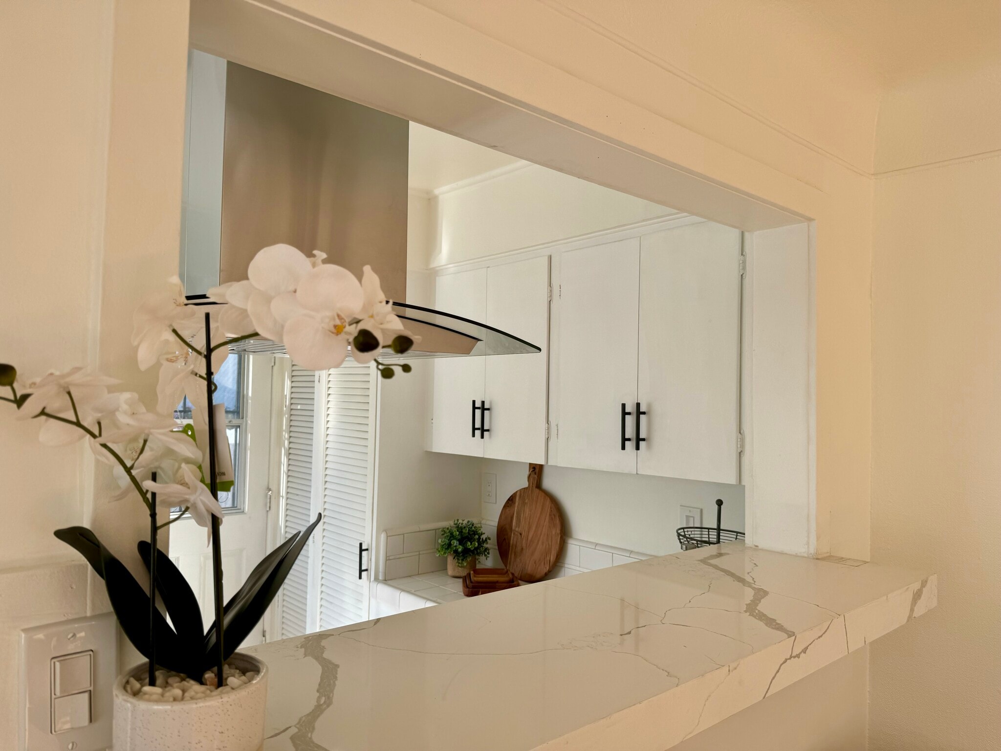 Building Photo - 2754 S Barrington Ave