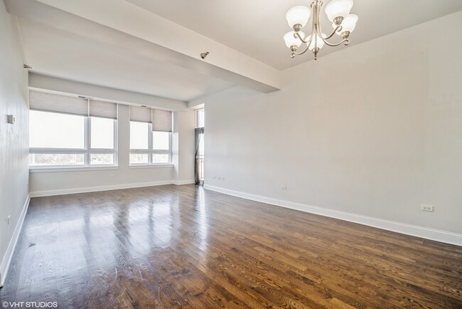 Building Photo - 6000 N Cicero Ave