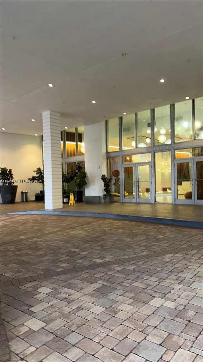 Building Photo - 350 S Miami Ave