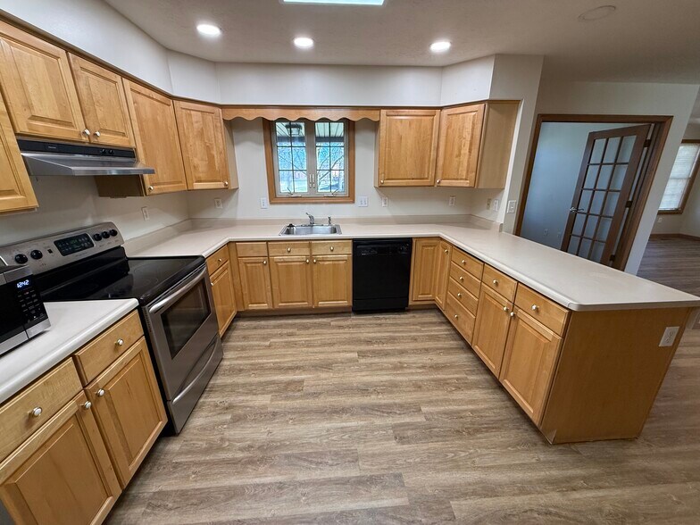 Building Photo - 5 Micaela Ct