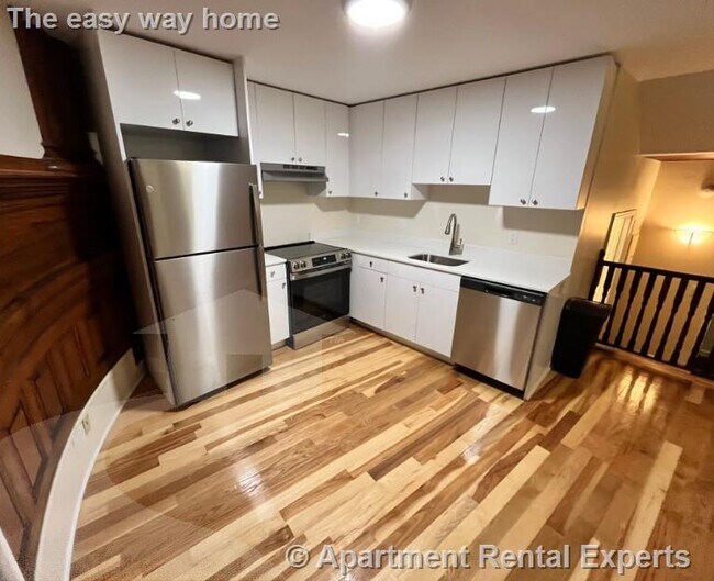 Building Photo - 17 Bow St