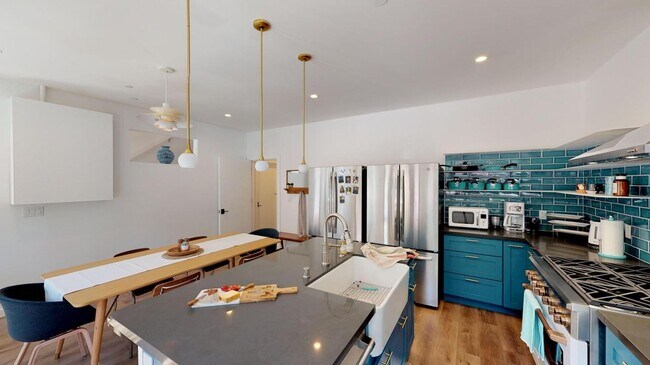 Building Photo - Furnished Bedroom in NOPA