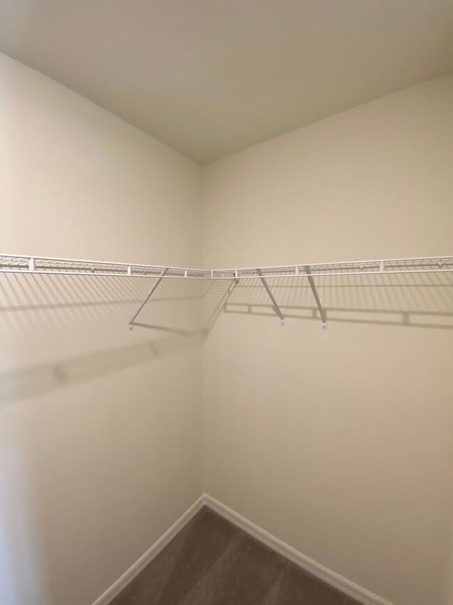 Building Photo - Avalon Woods 4/3/2 ***WON'T LAST***