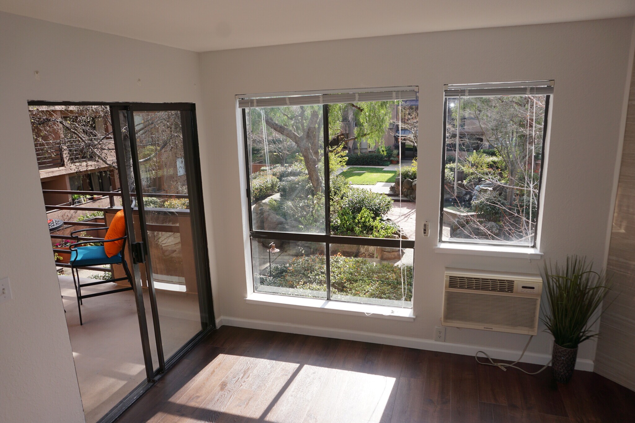 Building Photo - 39199 Guardino Dr