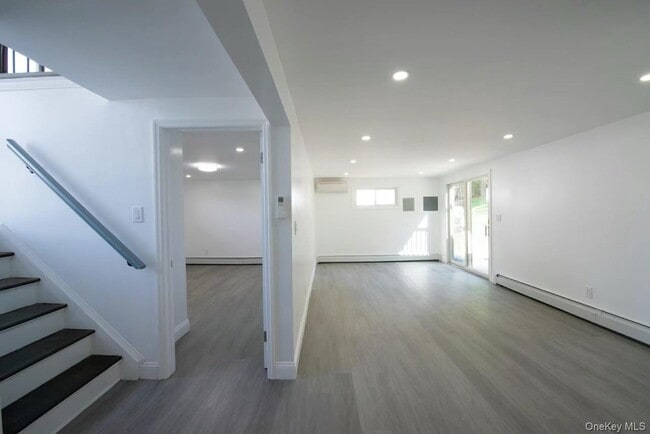 Building Photo - 61 Beaumont Dr