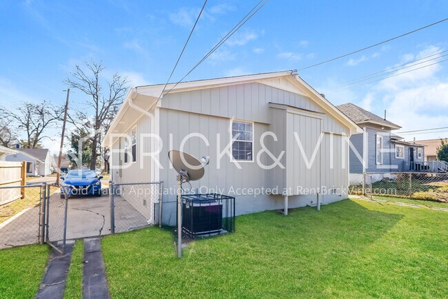 Building Photo - 2818 Avenue G