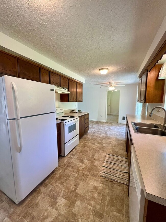 Building Photo - (#738) Duplex Near Squaxin Park - Water/Se...
