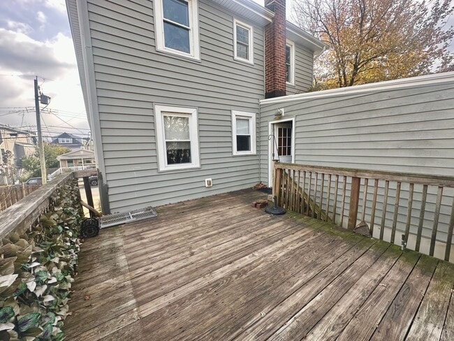 Building Photo - 32 Barberie Ave