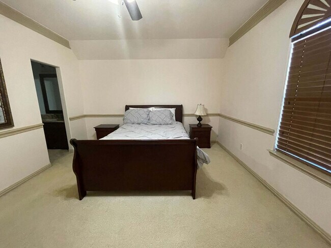 Building Photo - 9312 Warm Springs Cir