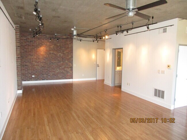 Building Photo - Old Town Lofts - East facing studio w/balc...