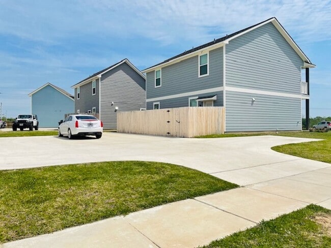 Building Photo - 7001 Canter Ct