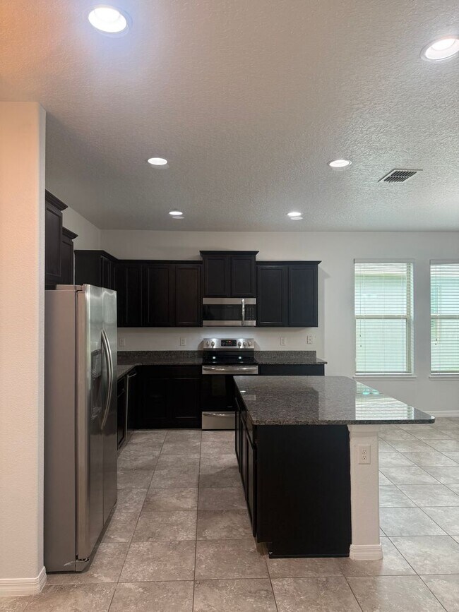 Building Photo - Home in WATERLEIGH Winter Garden!