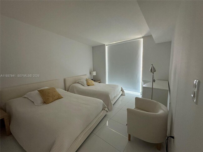 Building Photo - 150 Sunny Isles Blvd