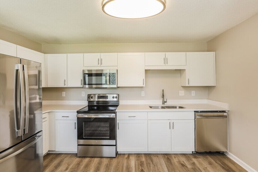 Building Photo - 7388 Elm Ridge Ct