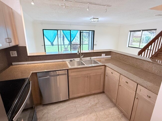 Building Photo - 1635 Woodbridge Lakes Cir