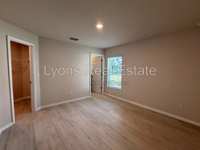 Building Photo - 10499 Pendleton Ave